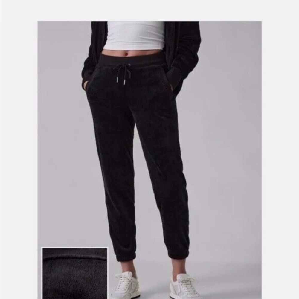 NWT Athleta Recover Cozy Soft Jogger in Black Mid Rise - Large, $98